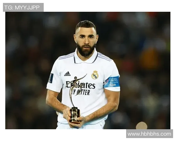 本泽马重返赛场展现传奇风采球迷期待他再次引领球队辉煌