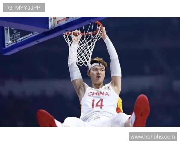 王哲林领衔中国男篮新篇章助力球队冲击国际赛场荣耀 王哲林领衔中国男篮新篇章助力球队冲击国际赛场荣耀